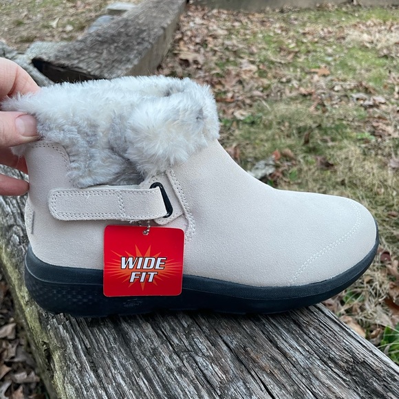 NWT Skechers Goga Mat Cream On The Go City 2 Leather Boots Size 8 Wide - Picture 6 of 11